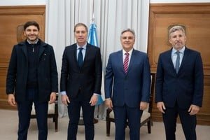 Pullaro, Llaryora y Frigerio junto a Santilli durante el encuentro en la Casa Rosada