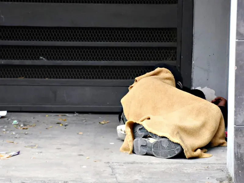 Persona en situación de calle en la vía pública