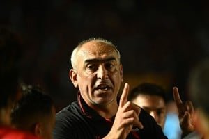 Iván Delfino durante su presentación como entrenador de Colón