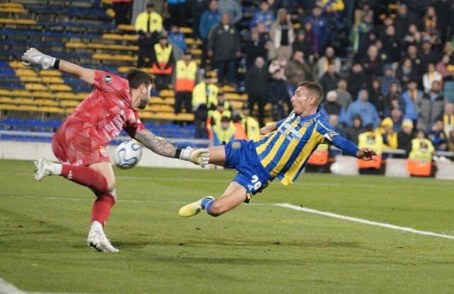 Jorge Almirón durante una práctica de Rosario Central