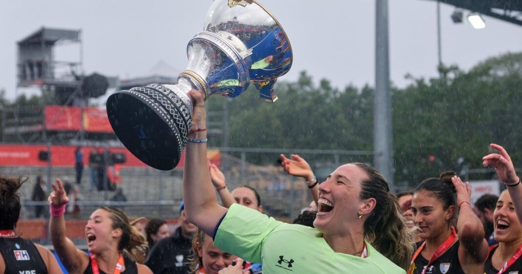 Las Leonas celebrando el título mundial tras vencer a Países Bajos por penales