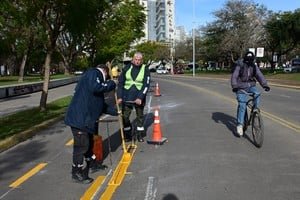Demarcación de ciclovía en Avenida Pte. Arturo Illia, Santa Fe