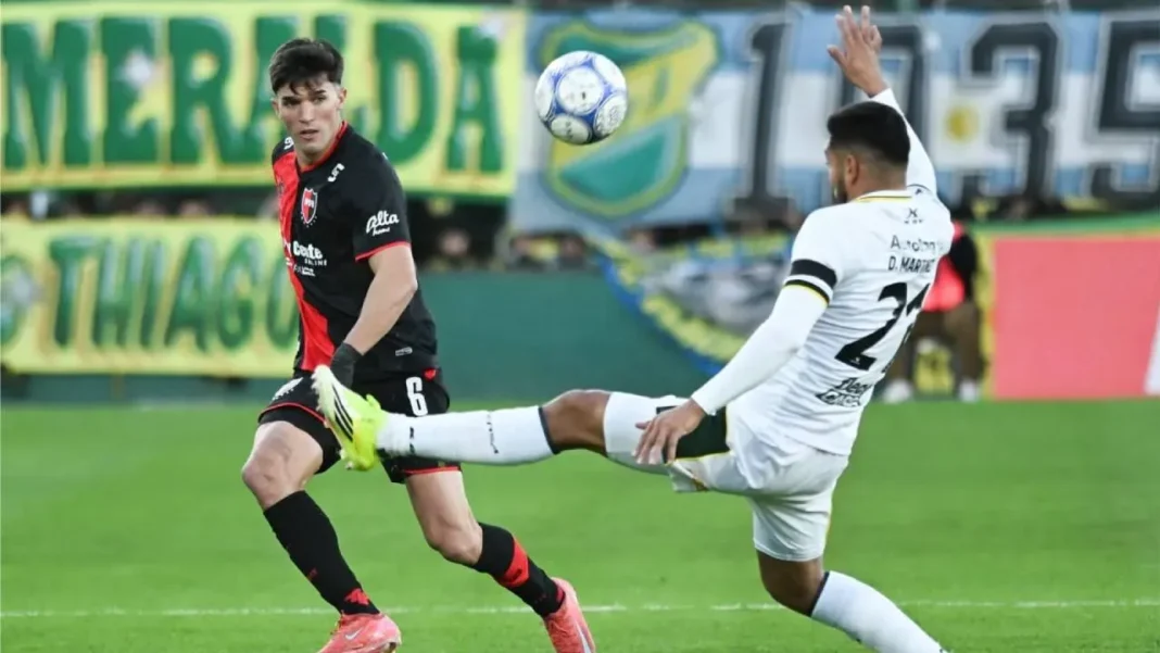 Partido entre Defensa y Justicia y Newell’s Old Boys en el estadio Norberto Tomaghello