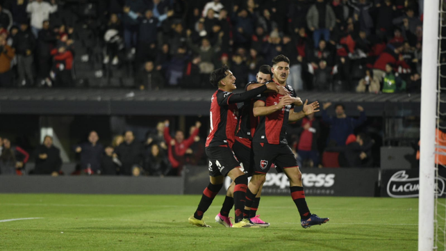 Jugadores de Newell's celebrando un gol