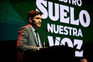 Maximiliano Pullaro hablando en el escenario del congreso de Aapresid en Rosario