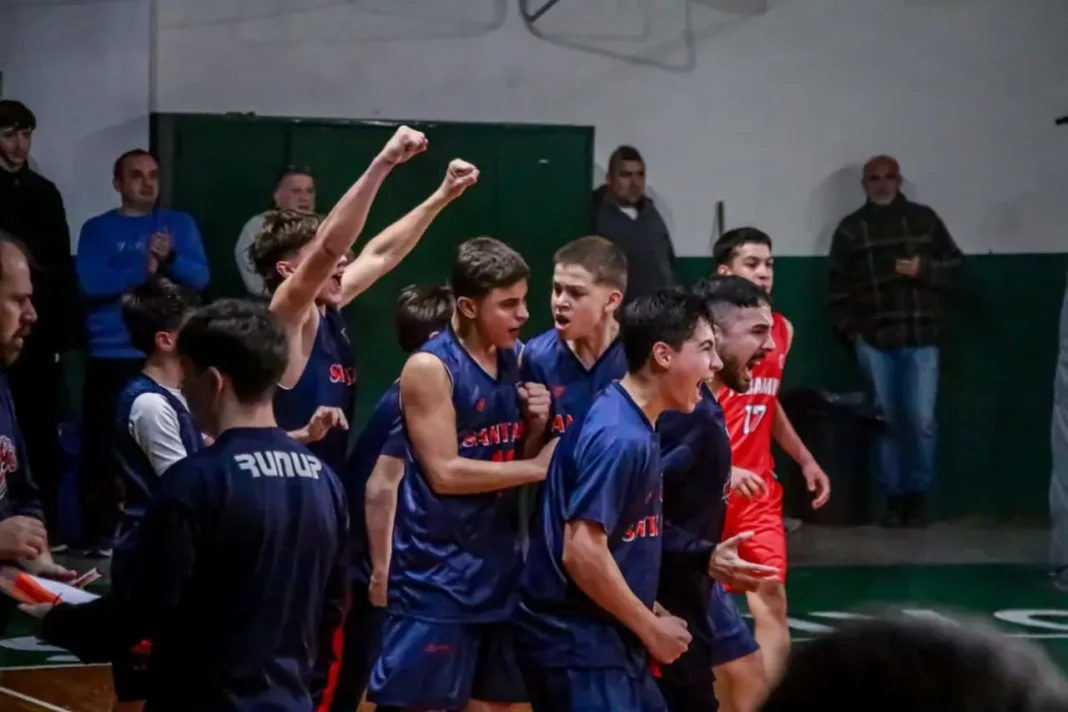 Partido de básquet de infantiles
