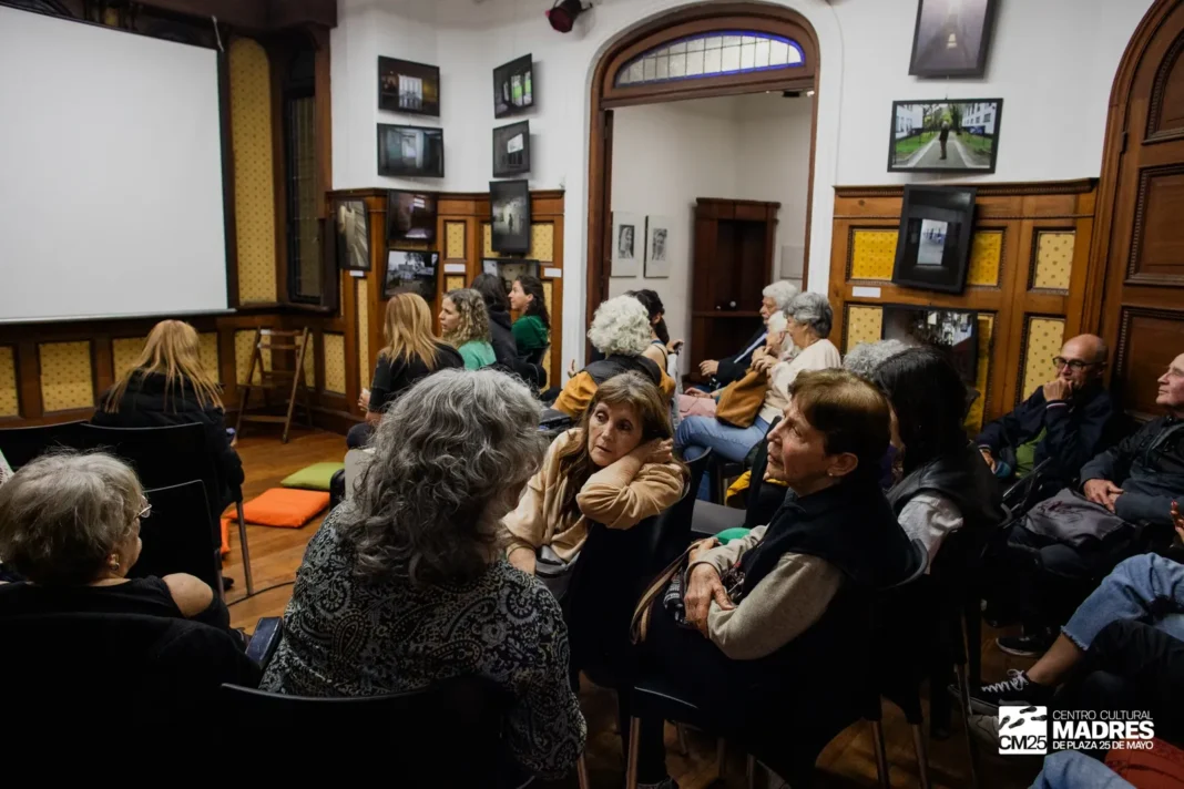 Muestra Presentes en el Centro Cultural Madres de Plaza 25 de Mayo