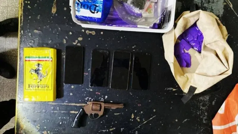 Paquete de cocaína con insignia de Ferrari secuestrado en Rosario