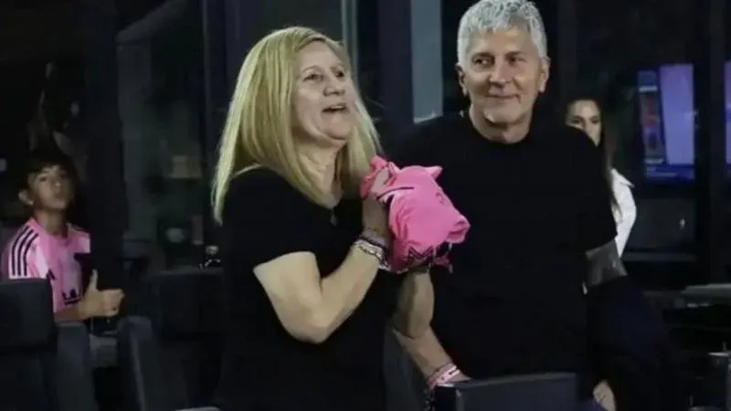 Jorge Messi y Celia Cuccittini en un palco del Chase Stadium durante un partido de Inter Miami