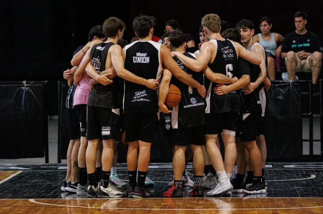 Partido de básquet entre Unión de Arroyo Seco y Atlético de San Jorge