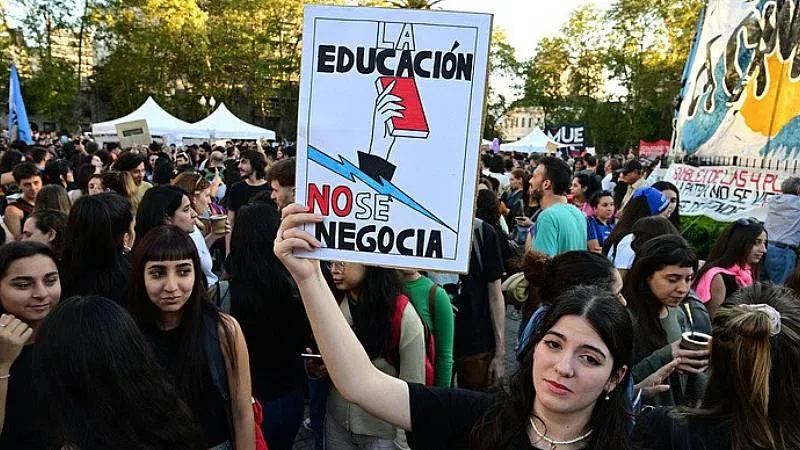 Estudiantes universitarios en una movilización
