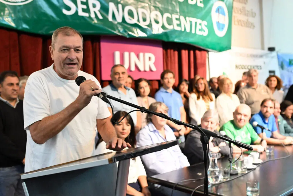 Presentación del libro Por un Correo de Bandera en Rosario