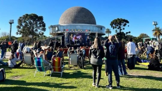 Vista de la Ciudad de Buenos Aires con actividades al aire libre