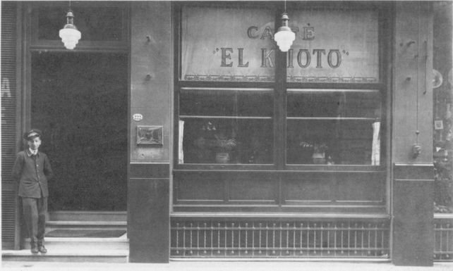 Documentos y fotografías de la comunidad japonesa de Rosario para la exposición por los 140 años de la inmigración japonesa en Argentina