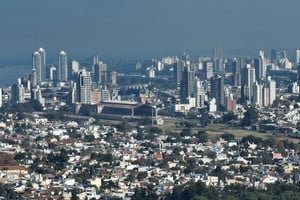 Panel de expertos durante el conversatorio sobre gobernanza metropolitana en el marco de Autonomía SF
