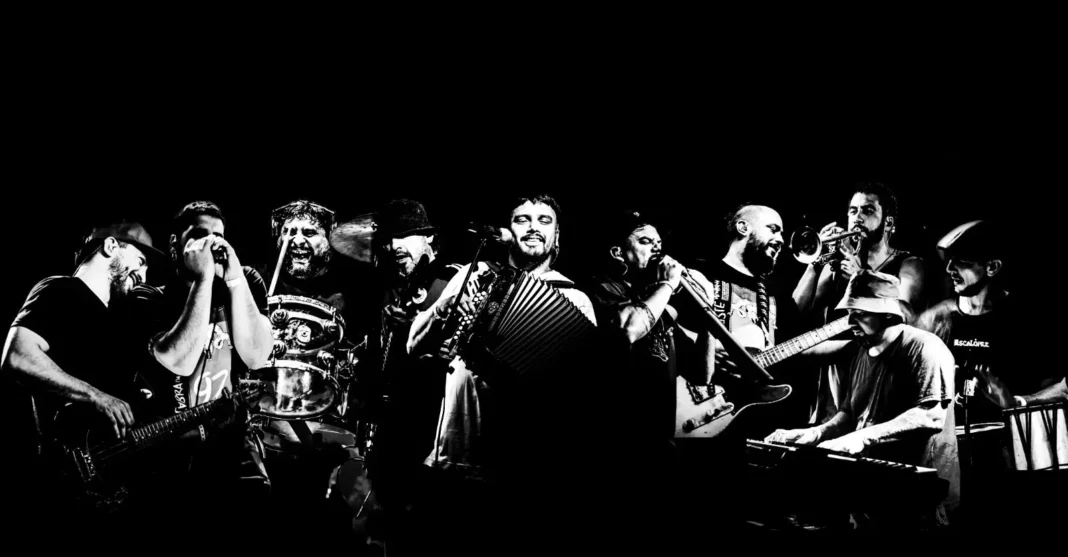 Cabra Da Peste en vivo durante un concierto