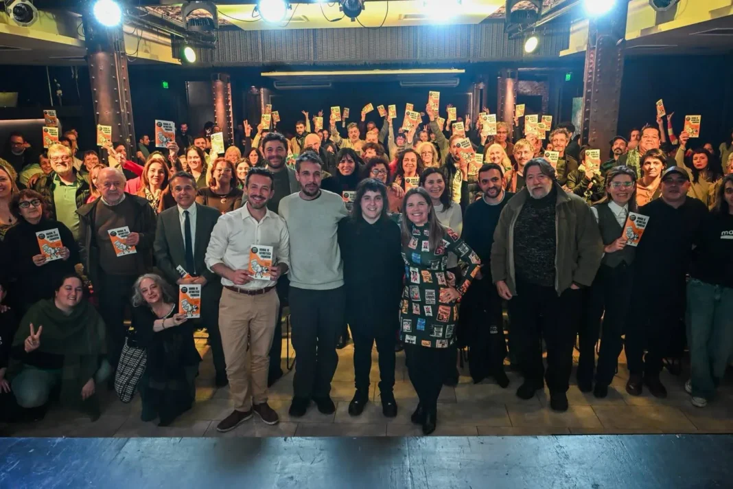 Caren Tepp durante la presentación del Manual de Autodefensa Financiera en Buenos Aires