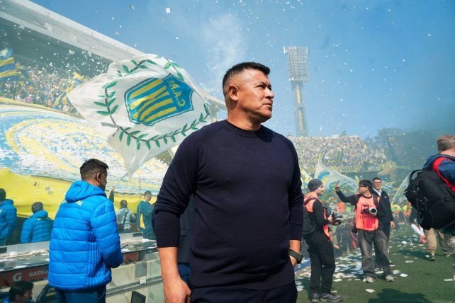 Jorge Almirón, entrenador de Rosario Central, durante un partido