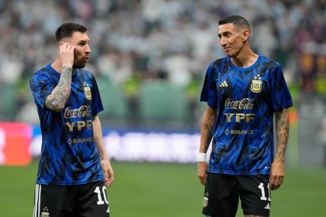 Ángel Di María y Lionel Messi celebrando un título con la selección argentina