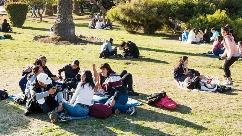 Fachada de una escuela secundaria en la provincia de Santa Fe