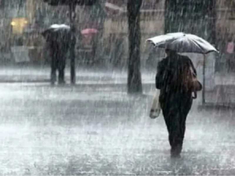Cielo nublado y lluvia en la ciudad de Rosario