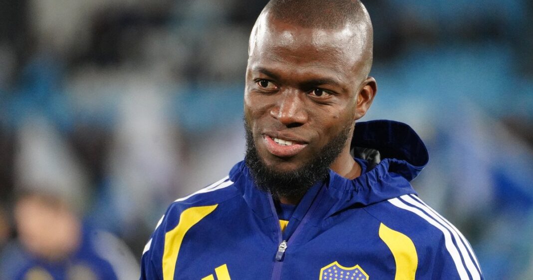 Enner Valencia durante un partido con Boca Juniors
