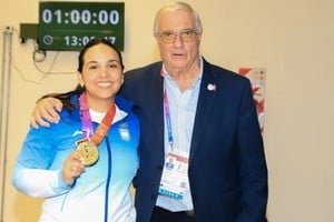Fernanda Russo durante la final de rifle de aire 10 metros en los Juegos Suramericanos Santa Fe 2026