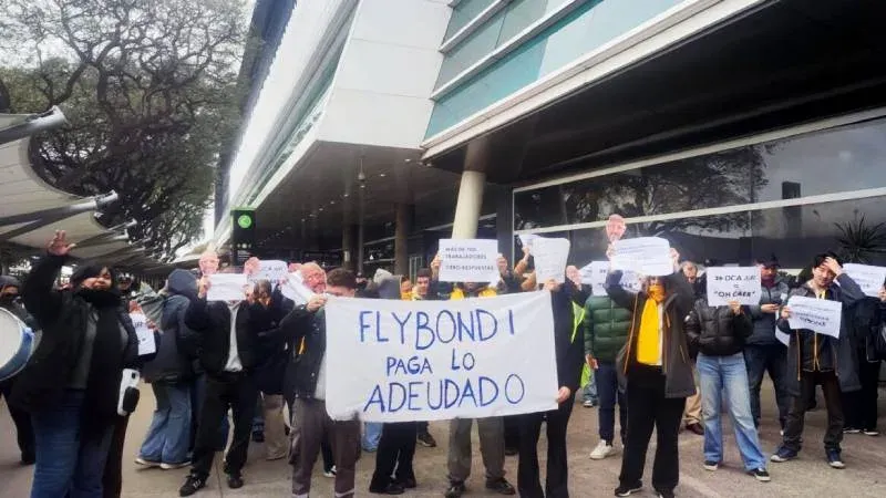 Mostradores vacíos de Flybondi en Aeroparque