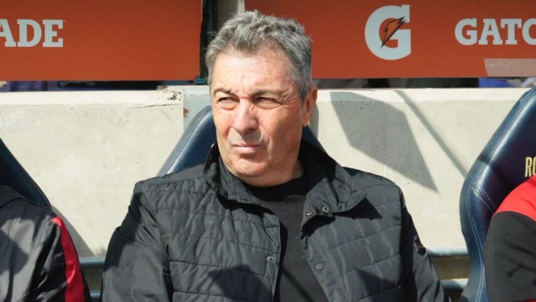 Frank Kudelka, entrenador de Newell's, durante el clásico ante Rosario Central