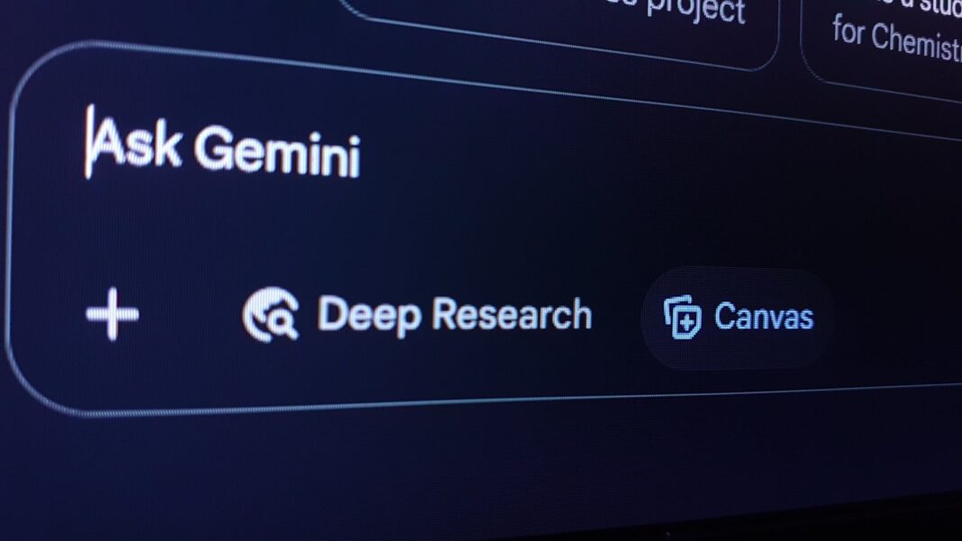 Logotipo de Google Gemini sobre fondo tecnológico