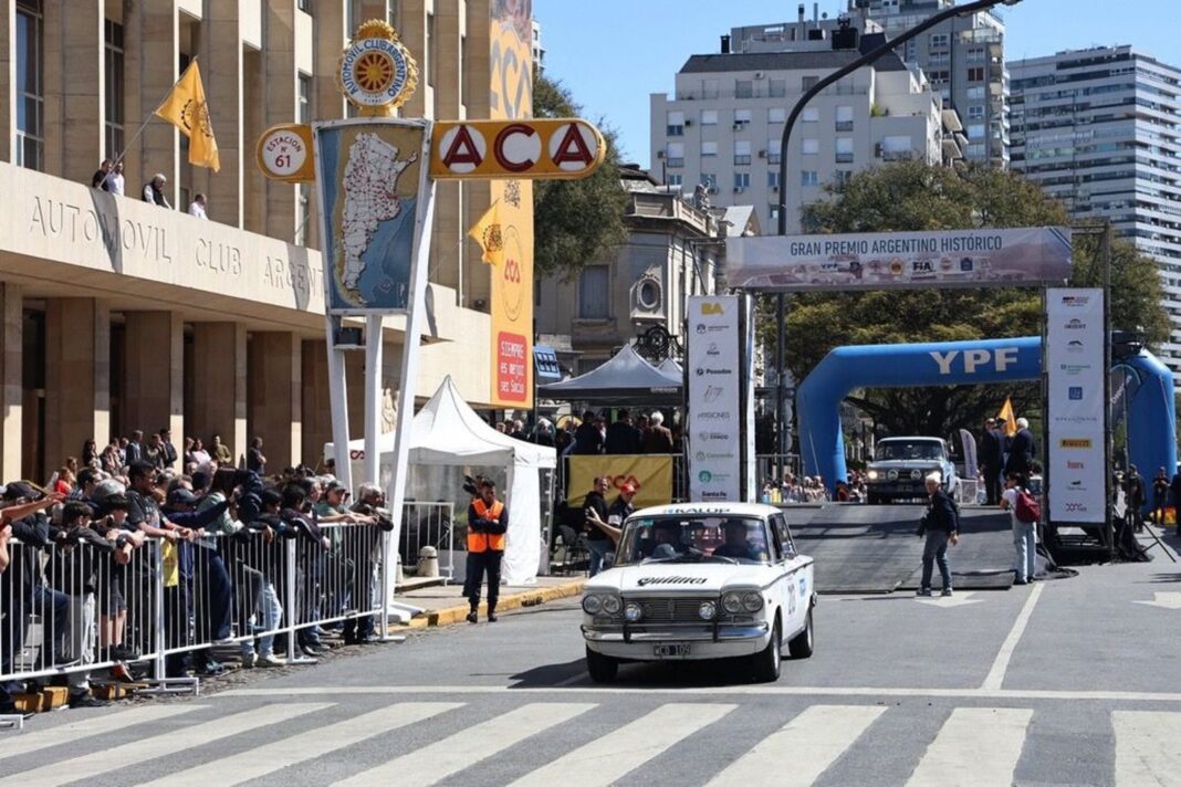 Autos clásicos en el Gran Premio Argentino Histórico