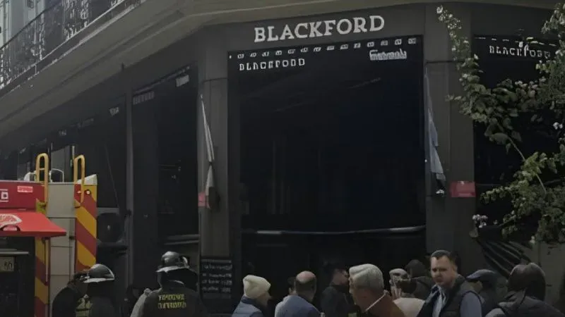 Frente del bar Blackpool en Córdoba y Maipú, Rosario, tras el incendio