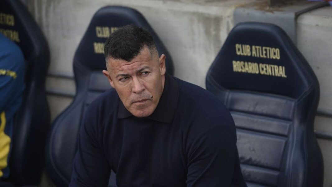 Jorge Almirón, director técnico de Rosario Central, durante un partido