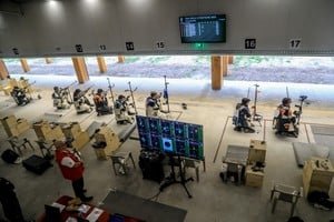 Alexis Eberhardt durante la prueba de 50 metros rifle tres posiciones en los Juegos Suramericanos Santa Fe 2026