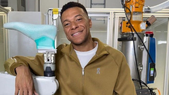 Kylian Mbappé durante un partido con la camiseta del Real Madrid