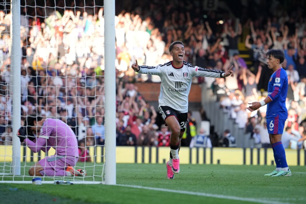 Lisandro Martínez durante el partido entre Manchester United y Fulham