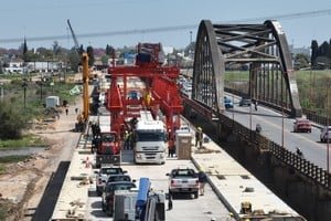 Vista de la construcción del nuevo puente carretero entre Santa Fe y Santo Tomé sobre el río Salado