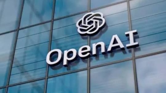 Logotipo de OpenAI en una pantalla