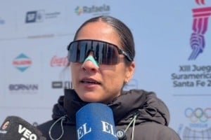 Pamela Noya compitiendo en remo coastal en la Laguna Setúbal durante los Juegos Suramericanos Santa Fe 2026