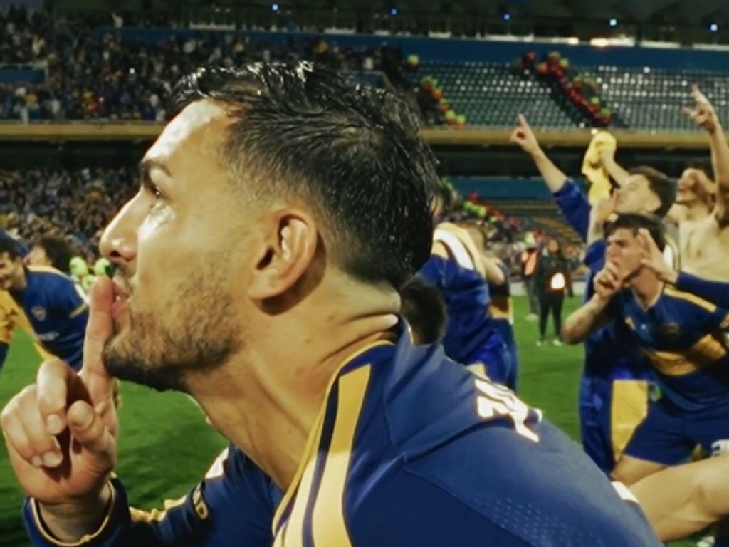 Leandro Paredes durante los festejos de Boca tras eliminar a Racing en la Copa Argentina
