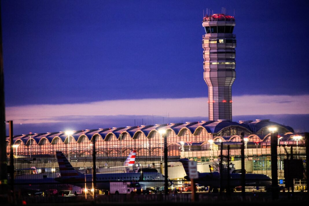Aeropuerto Nacional Ronald Reagan de Washington, donde se suspendieron las salidas por un posible drone