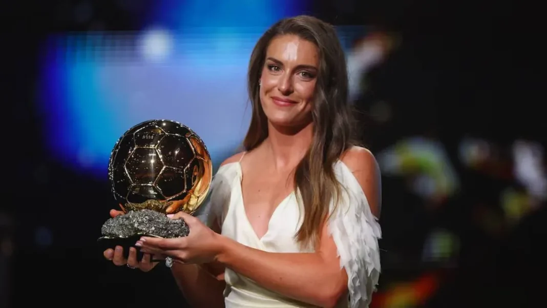 Alexia Putellas con el Balón de Oro