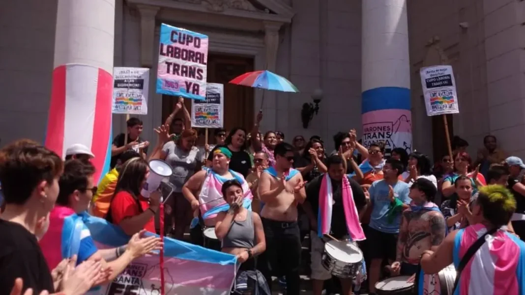 Marcha del colectivo travesti trans en Santa Fe por el cupo laboral