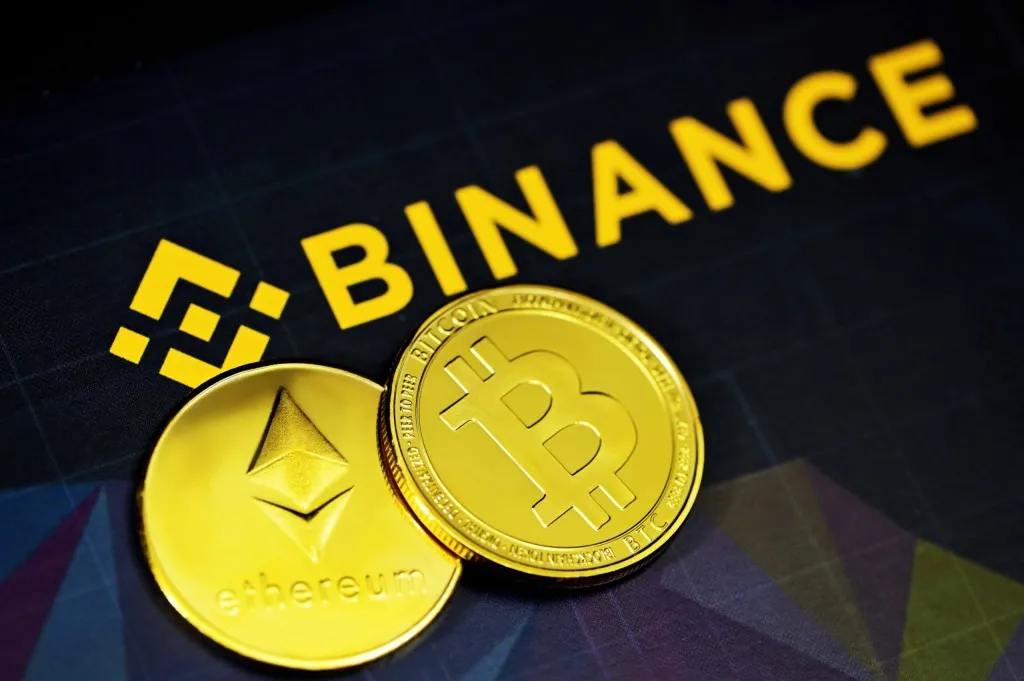 Logo de Binance en una pantalla