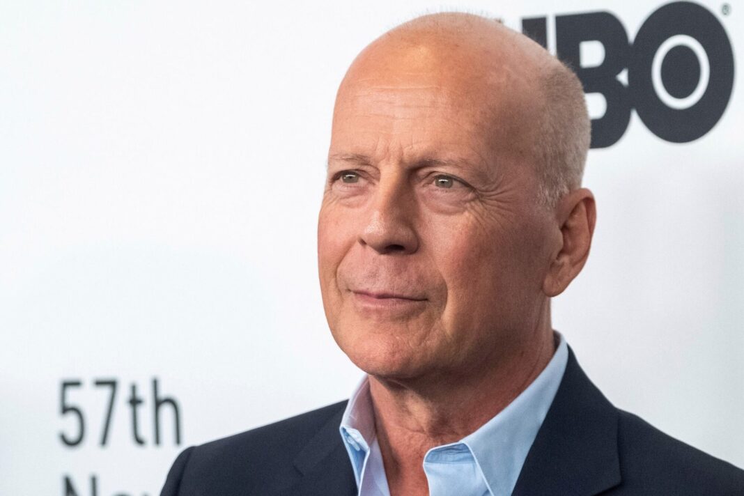 Fachada de la mansión de Beverly Hills que perteneció a Bruce Willis