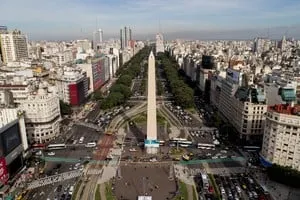 Vista panorámica de Buenos Aires con edificios y avenidas