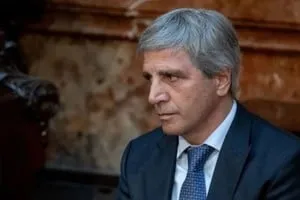 Luis Caputo y Javier Milei durante una actividad oficial
