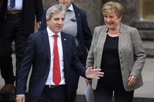 Luis Caputo, ministro de Economía, en una reunión oficial