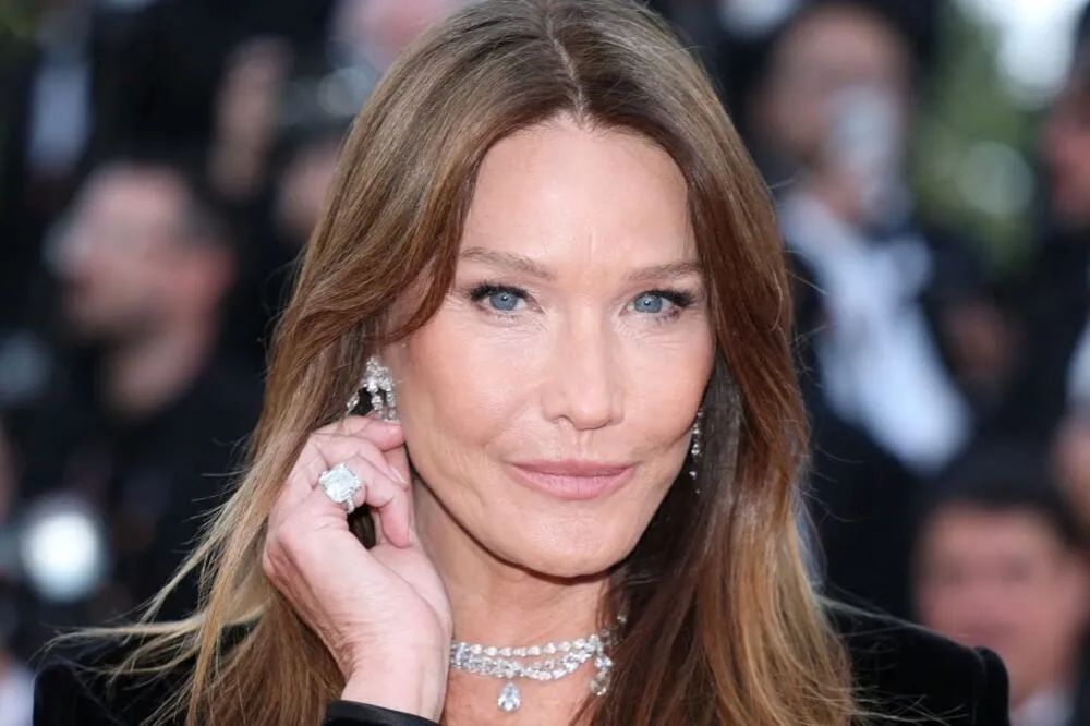 Carla Bruni durante una entrevista