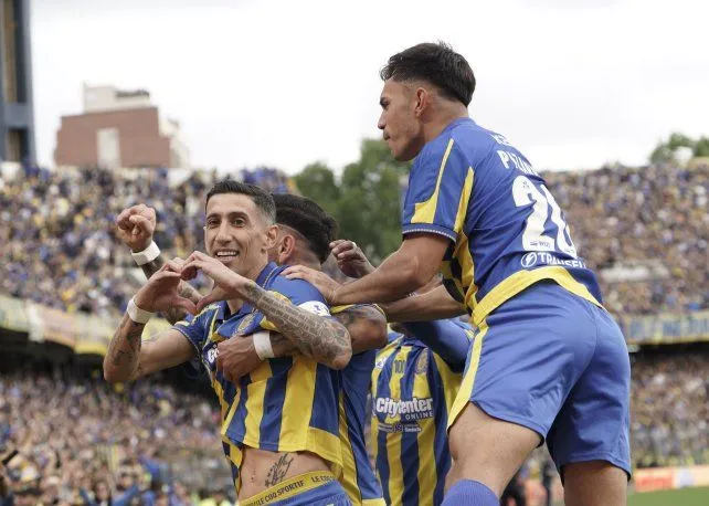 Jugadores de Rosario Central celebrando un gol